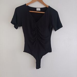 Dee elly short sleeve black bodysuit size M